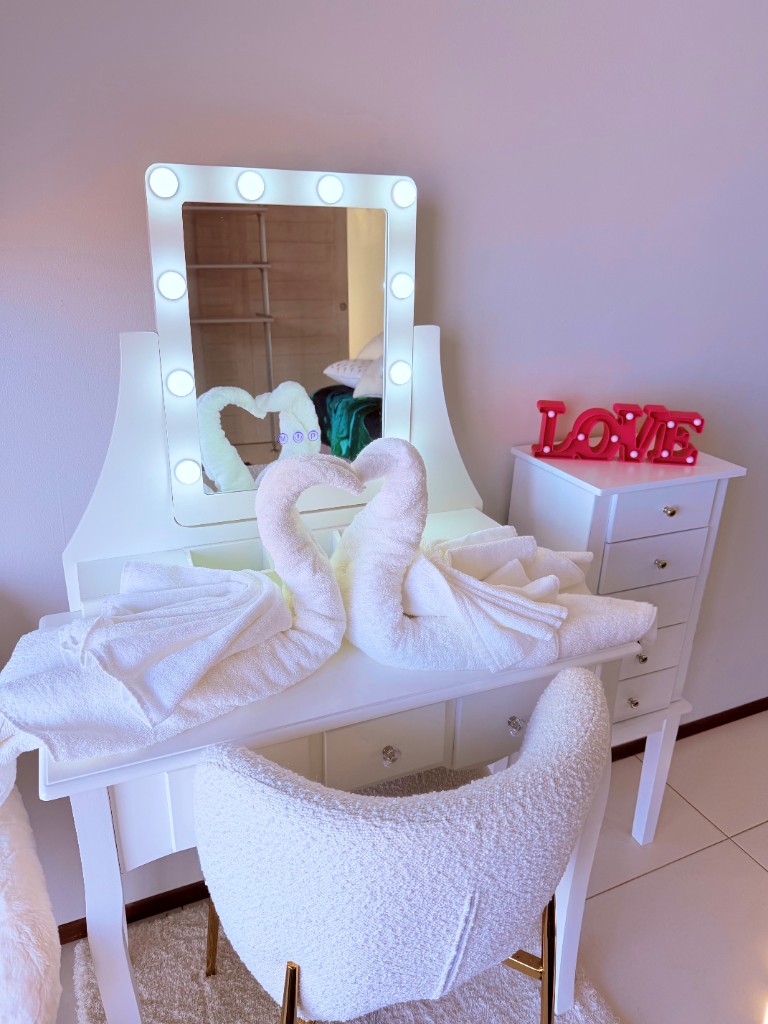 Chambre — coin coiffure